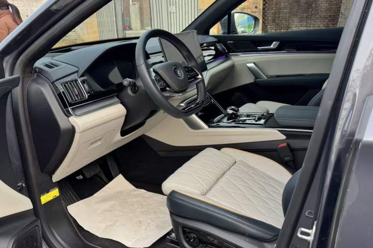 Used BYD Tang New Energy 2022 EV 730KM Luxury Model Interior 4