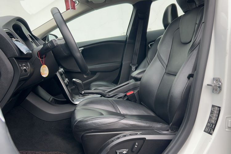 Used Volvo V40 2016 T3 Smart Luxury Edition