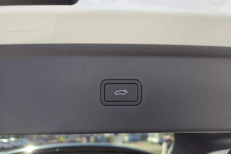 Used Zeekr 7X 2025 100 kWh Long-Range Rear-Wheel Drive with Intelligent Driving Features
