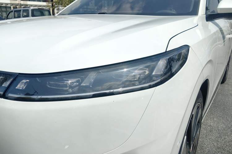 Used Dongfeng eπ eπ008 2024 210Max Range-Extended Version 6 Seats