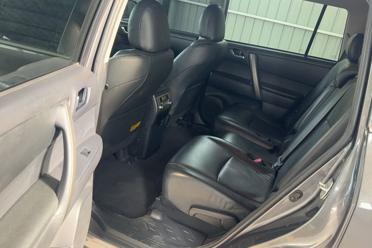 Used Toyota Highlander 2012 2.7L Two-Wheel Drive 7-Seater Luxury Edition
