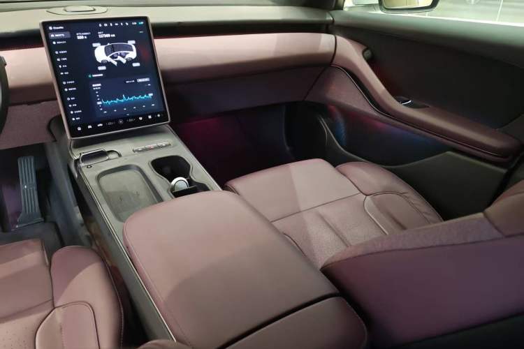 Used Nio ET5 2022 75 kWh Interior 2