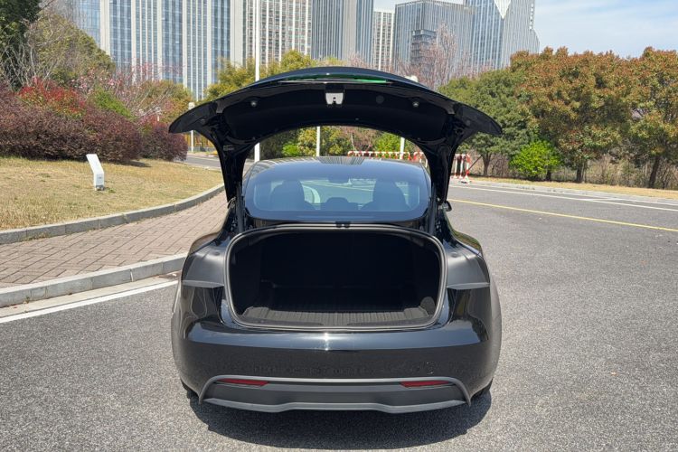 Used Tesla Model 3 2023 Rear-Wheel-Drive Version
