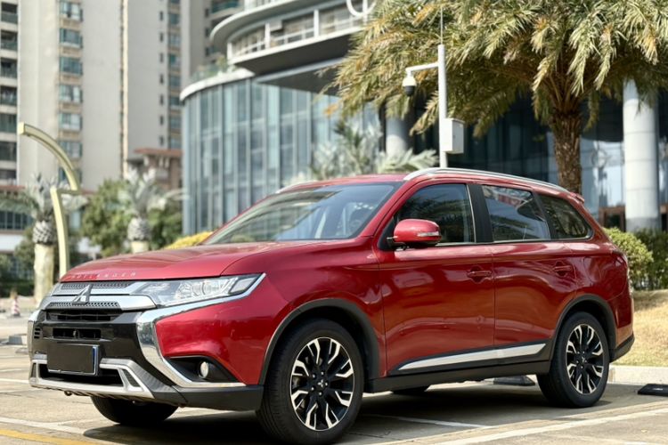 Used Mitsubishi Outlander 2019 2.0L Two-Wheel Drive Comfort Edition 7-Seater China VI Standard
