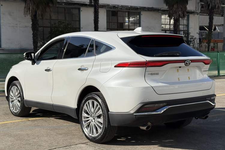 Used Toyota Harrier 2023 2.0L CVT Two-Wheel Drive Deluxe Edition

