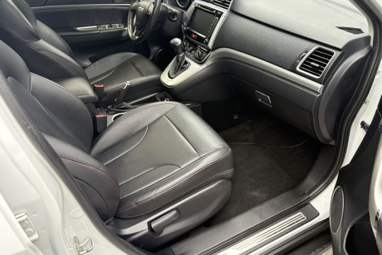 Used Haval M6 2018 Revised Version 1.5T DCT Two-Wheel Drive Elite Edition Interior 5