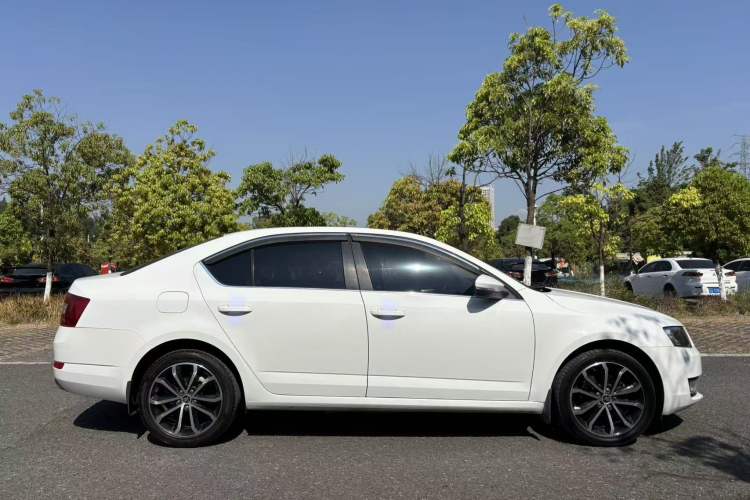 Used Skoda Octavia 2016 TSI280 DSG Smart Drive Edition Exterior 9