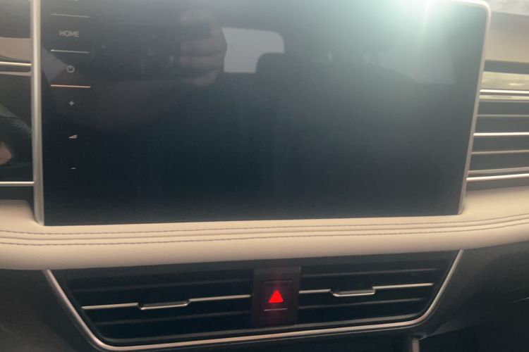 Used Volkswagen Tiguan L 2022 330TSI Automatic Two-Wheel Drive Smart Edition Audio And AC Panel