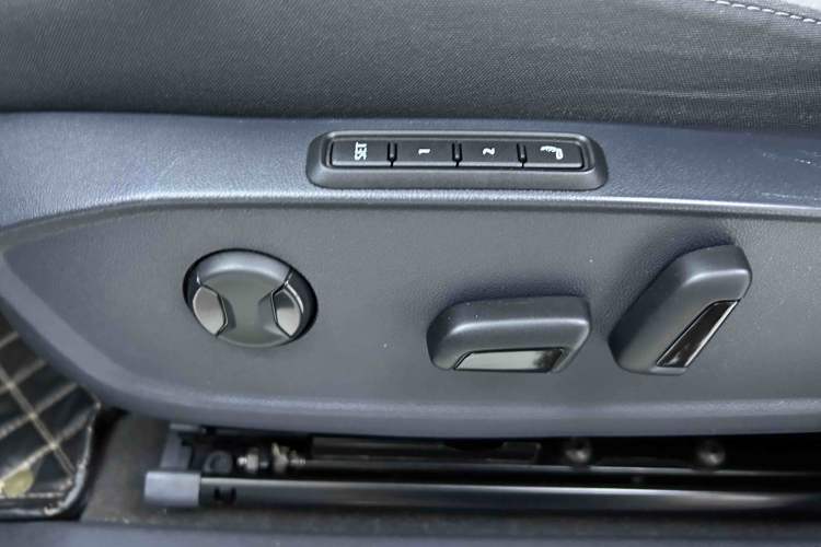 Used Volkswagen ID.4 CROZZ 2022 Long-Range Lite PRO Edition Interior 8