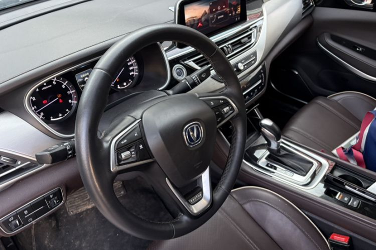 Used Changan Raeton CC 2018 1.5T Automatic Haoya Model Guangmang Edition China V Standard
