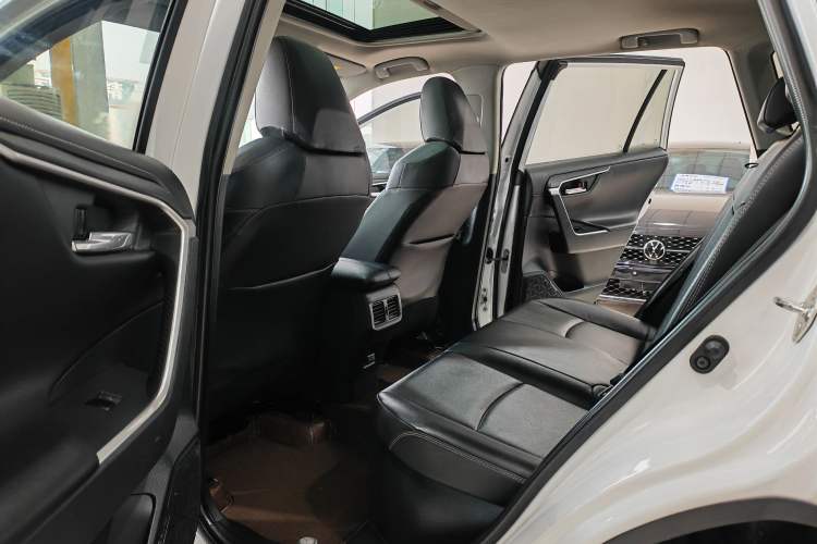 Used Toyota RAV4 Rongfang Plug-in Hybrid 2021 2.5L Two-Wheel Drive Elite Pro