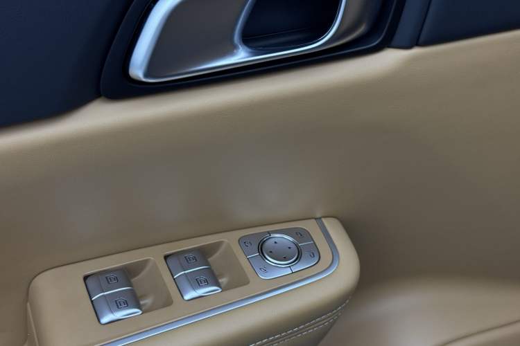 Used Li Auto ONE 2021 Extended-Range 6-Seater Version Interior 12