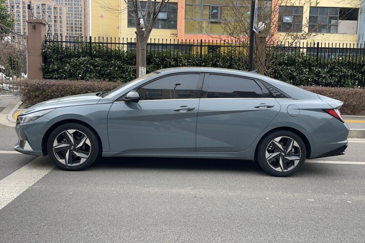 Used Hyundai Elantra 2021 1.5L CVT LUX Prestige Edition