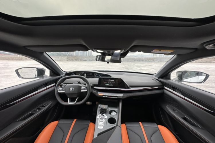 Used Changan UNI-V 2025 1.5T 500Bar Prestige Sporty Version
