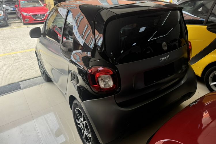 Used smart fortwo 2019 0.9T 66kW Hardtop Pioneer Edition China VI
