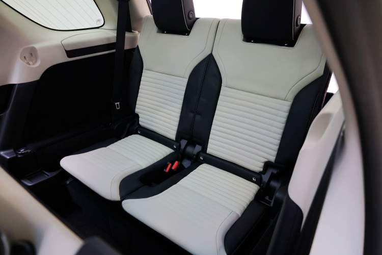 Used Land Rover Discovery 2021 360 PS R-Dynamic HSE