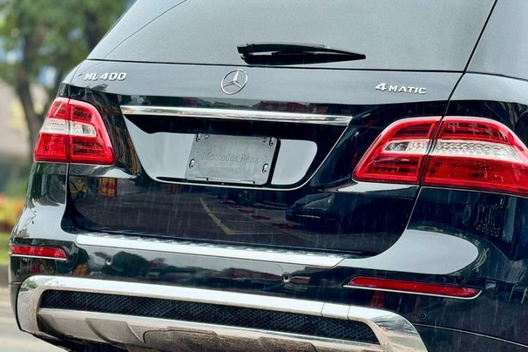 Used Mercedes-Benz M-Class 2014 ML 400 4MATIC Luxury Model Exterior 2