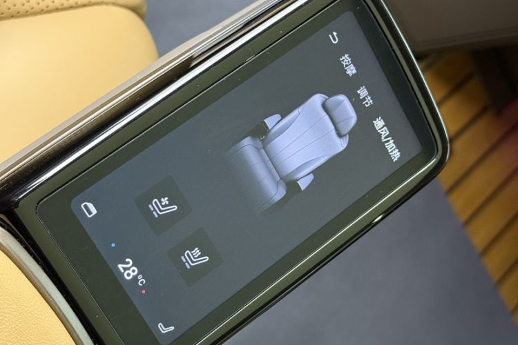 Used Denza D9 2024 DM-i 980 Four-Wheel Drive Flagship Model
