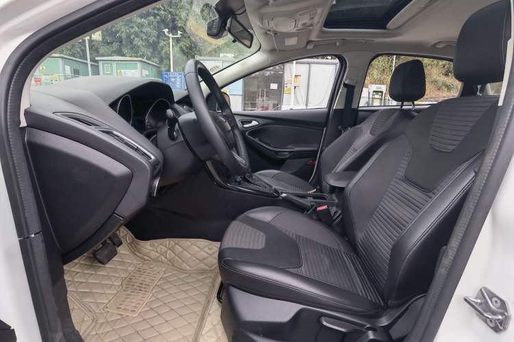 Used Ford Focus 2015 Hatchback 1.6L Automatic Fashion Edition Interior 2