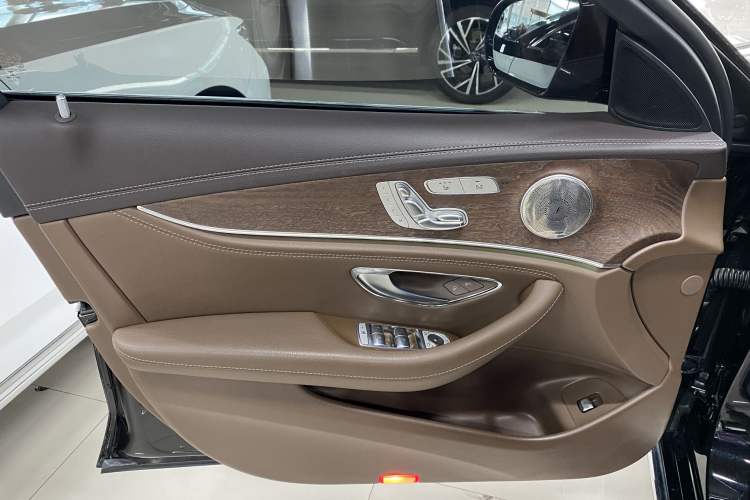 Used Mercedes-Benz E-Class 2022 E 300 L Stylish Model Interior 11