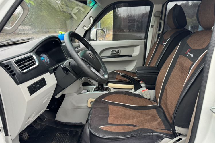 Used Jinbei New Hiace S 2023 1.5L Wealth Edition Passenger Van 5/6/7-Seater Central Air Conditioning Version SWC15M