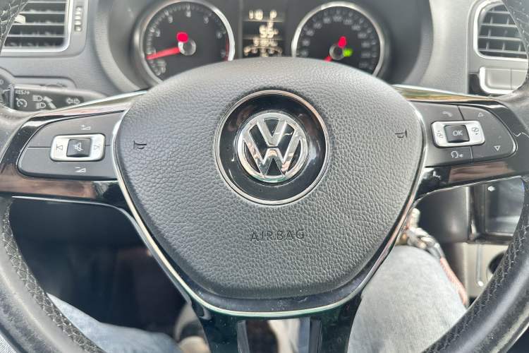 Used Volkswagen Polo 2016 1.6L Automatic Comfort Model