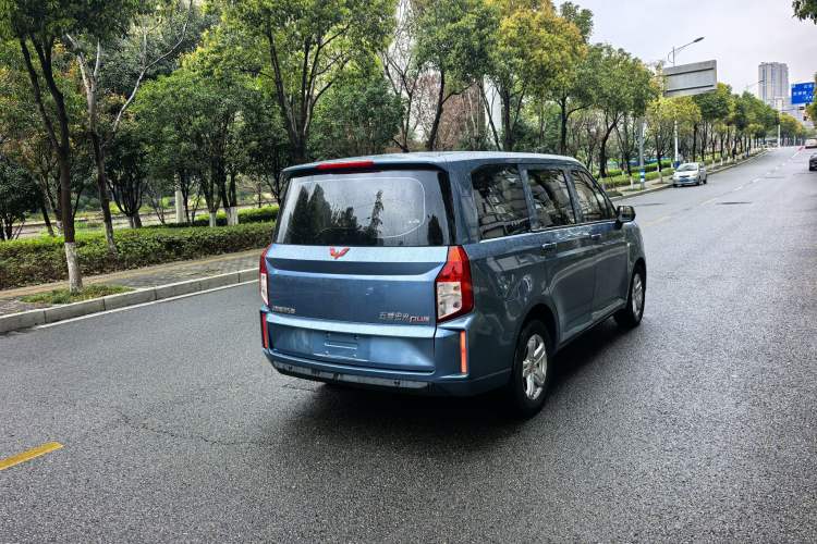 Used Wuling Hongguang PLUS 2019 1.5T Manual Comfort Version 7 Seats
