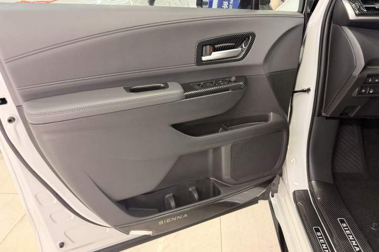 Used Toyota SIENNA 2024 2.5L Hybrid Four-Wheel Drive Luxury Edition Interior 12