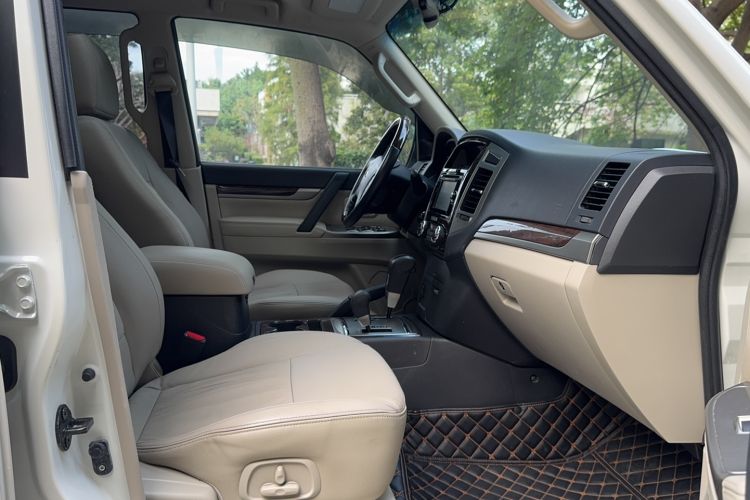 Used Mitsubishi Pajero 2017 V97 3.8L 5-Door GLS Model with Sunroof – Middle East