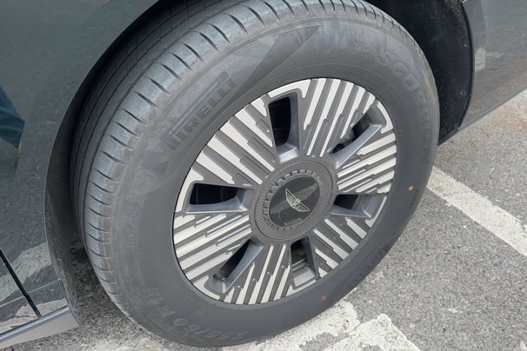 Used Geely Galaxy LEVC L380 2024 140-Degree 6-Seater All-Wheel-Drive Ultra