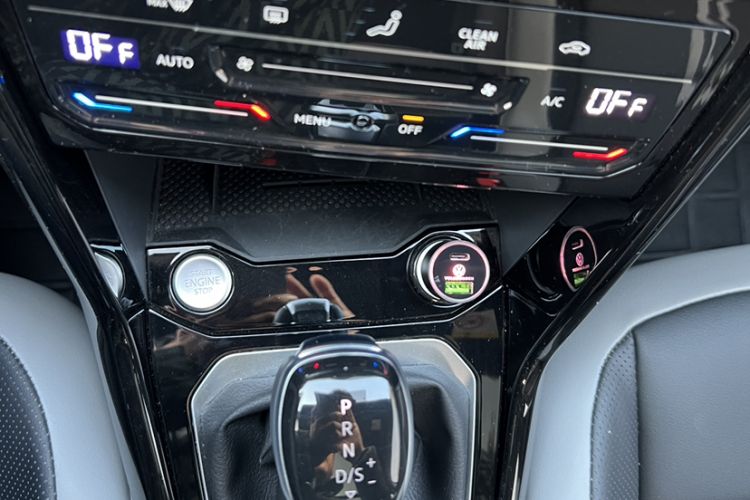 Used Volkswagen T-ROC 2024 300TSI DSG Two-Wheel-Drive Chen Guang Edition
