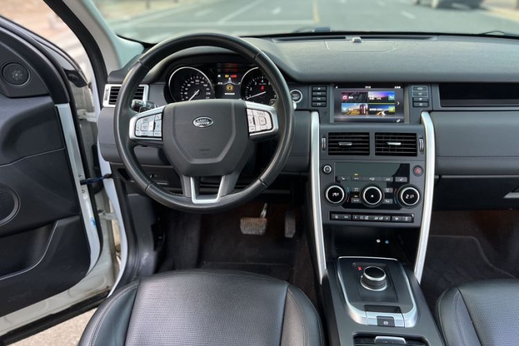 Used Land Rover Discovery Sport 2018 240 PS HSE Version Interior 3