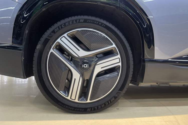 Used CHANGAN NEVO E07 2026 Model Pure Electric Four-Wheel Drive 90kWh Dacheng Edition
