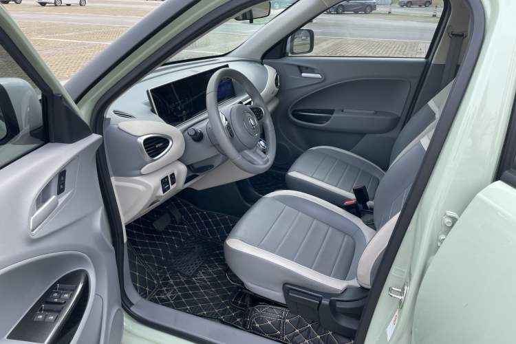 Used ORA White Cat 2022 Xiaoyue Mao Edition 360 km Luxury Model Lithium NMC