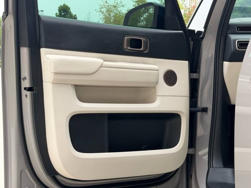 Used Li Auto MEGA 2025 Home Family Special Edition — 47