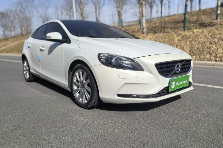 Used Volvo V40 2015 1.6T Zhiyi Edition
