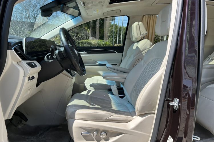 Used Buick GL8 2022 Avenir Aivia 7-Seater Deluxe Edition