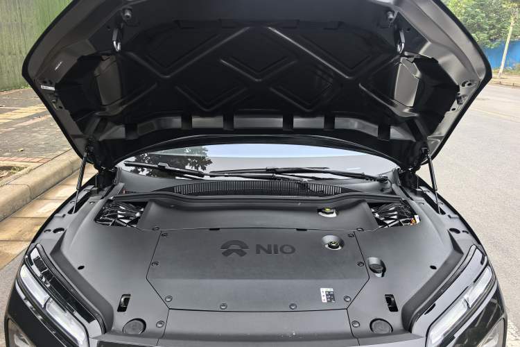 Used Nio ET5T 2025 75 kWh Touring Interior 6