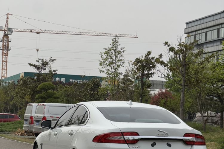 Used Jaguar XF 2014 XF 2.0T Luxury Edition Exterior 5