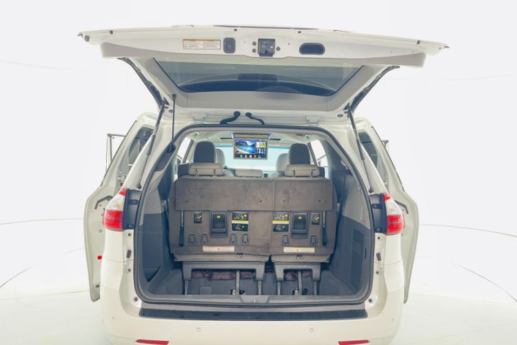 Used Toyota Sienna 2020 3.5L Two-Wheel Drive XLE Leather Interior 7 Seats Mexico Edition
