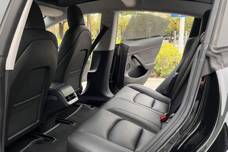 Used Tesla Model 3 2022 Rear-Wheel-Drive Version Interior 4