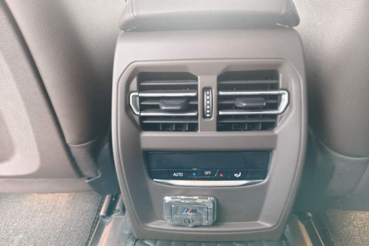 Used BMW i3 2024 eDrive 40 L Midnight Edition Interior 6