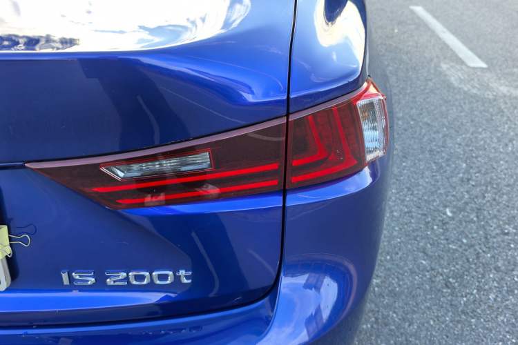 Used Lexus IS 2015 200t F SPORT
