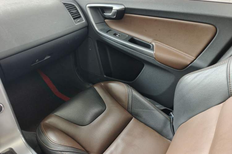 Used Volvo XC60 2017 T5 AWD Smart Upgrade Edition
