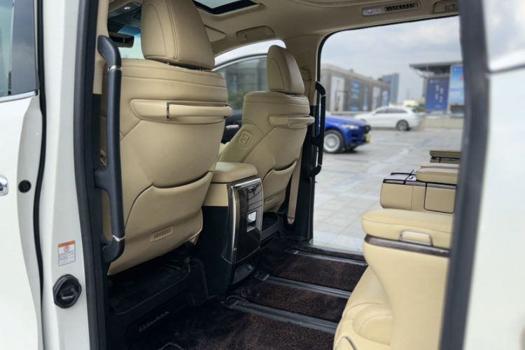 Used Toyota Vellfire 2021 Crown Dual-Engine 2.5L HV Supreme Edition Interior 2