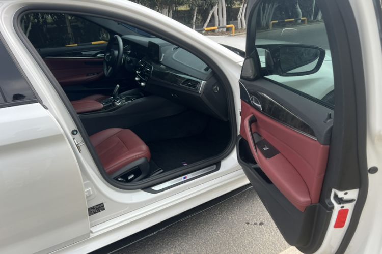 Used BMW 5 Series 2019 530Li Luxury Edition M Sport Package Interior 2