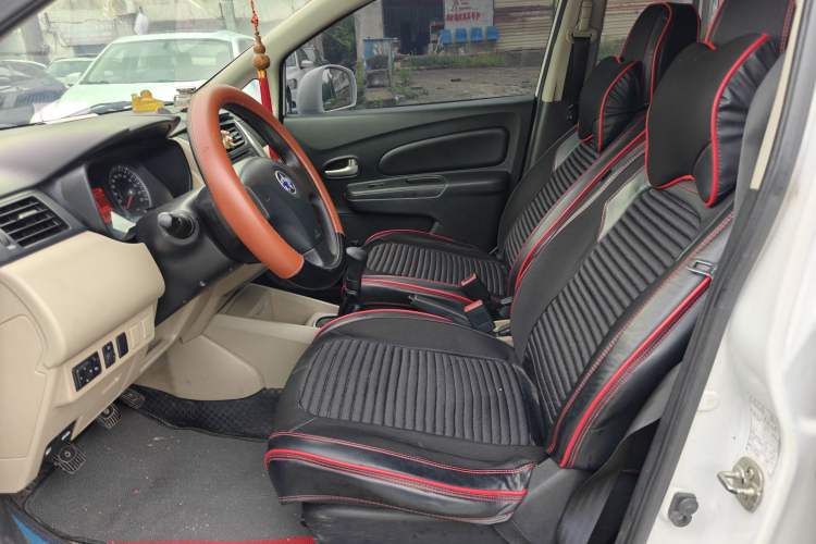 Used Venucia R50 2013 1.6L Manual Fashion Edition
