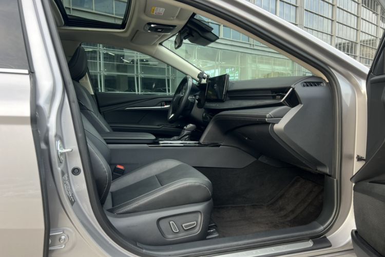 Used Toyota Camry 2024 Dual-Motor 2.0 HGVP Luxury Edition