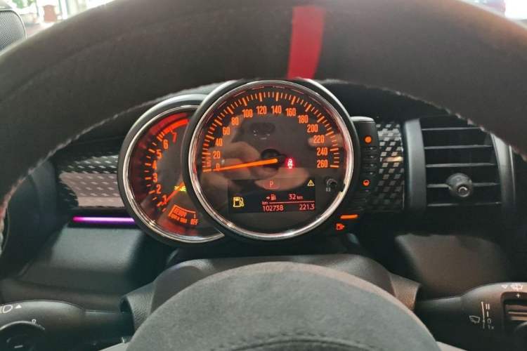 Used MINI 2016 2.0T COOPER S Pioneer Edition Odometer Close Up