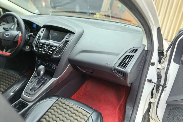 Used Ford Focus 2018 Hatchback Classic 1.6L Automatic Comfort Plus SmartDrive Edition
